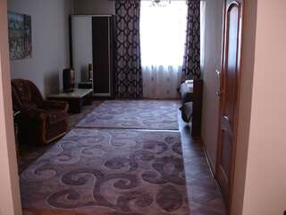 Апарт-отели Chernivtsi Apartments Черновцы Улучшенные апартаменты (для 3 взрослых)-4