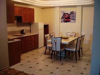 Апарт-отели Chernivtsi Apartments Черновцы Апартаменты с 2 спальнями (для 4 взрослых)-2