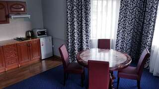 Апарт-отели Chernivtsi Apartments Черновцы Улучшенные апартаменты (для 4 взрослых)-4