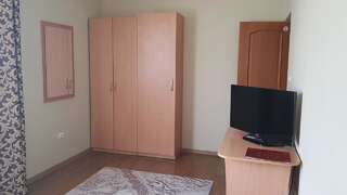 Апарт-отели Chernivtsi Apartments Черновцы Апартаменты «Комфорт» (для 3 взрослых)-3
